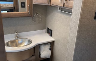 Family Friendly Luxury RV - Sleeps up to 8 Guests