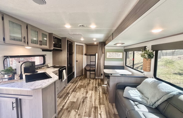 Bright and open~ spacious layout