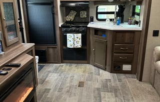 Wanderer-For Couples Who Love to Travel in Comfort