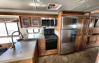 2019 Winnebago Sunova 36Z –  Class A with 1.5 Bath