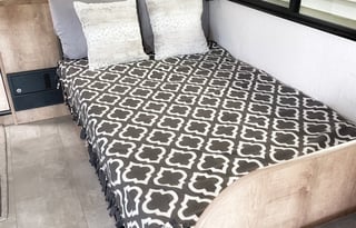 2021 Coachmen Leprechaun 319MB RV