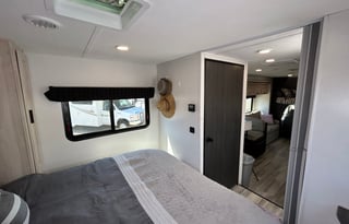 C-1 "Dragonfly" Luxury Class-C Camping!! Sleeps 7