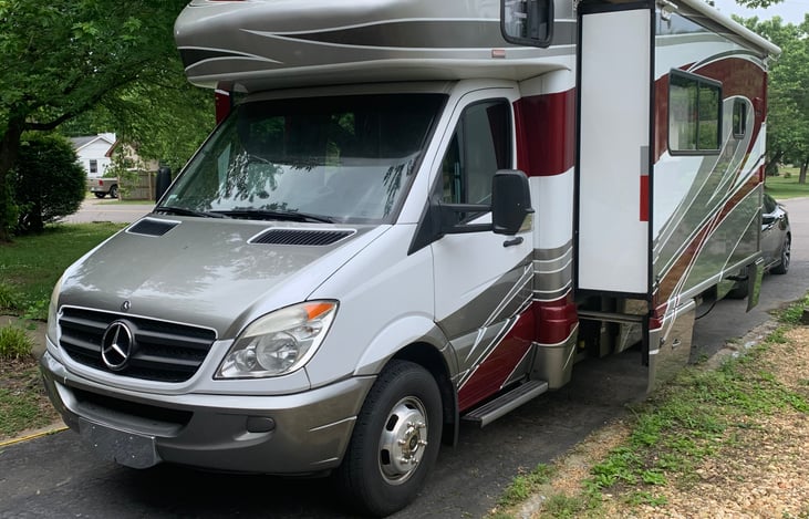 24.0 View 24K Class C Motor Home | RVshare