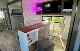 Big Merla Sleeps 7 and Bring your Furry Friends