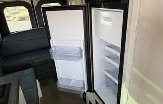 Luxury 2022 Pleasure-Way Plateau FL