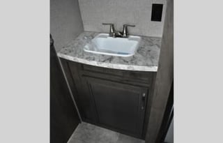 Sleeps 6 PLEASE READ UNDER DESCRIPTION FIRST