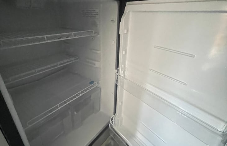 Bottom refrigerator drawers, and door (new)