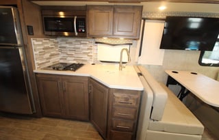 2021 Thor Motor Coach Omni XG32