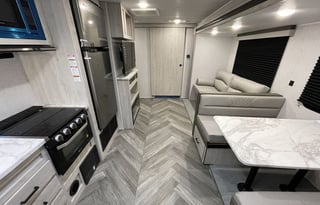 2022 East West Della Terra 312BH with bunkhouse