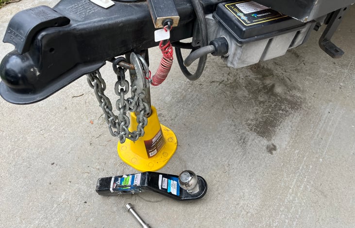 Hitch and locking pin included.