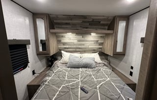 2021 CrossRoads RV Zinger with 1.5 Bath