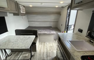 2024 Coleman Lantern 17B - Sleeps 5
