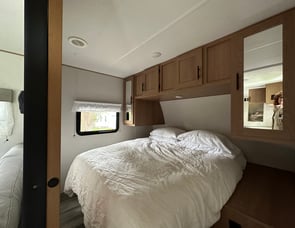 Prime Time RV Avenger 26BK
