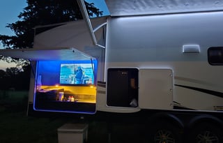 Beautiful 5th wheel bunkhouse retreat w/delivery!