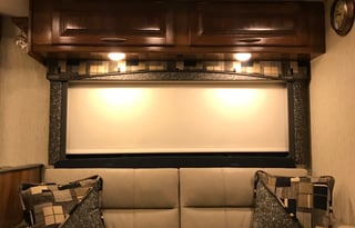 Glory Bound Adventure Coach *2 BATHROOMS*