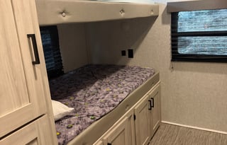 2022 EAST TO WEST Silver Lake 32 KBH