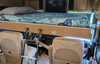 Family Fun Coach-MN-Bring Fido -2Bath! - 2019