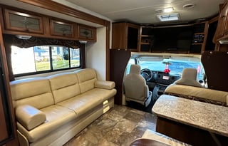 2013 Coachmen RV Leprechaun 317SA Ford 450