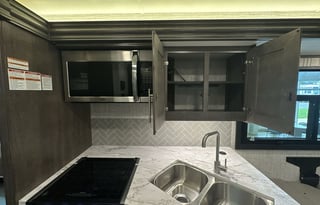 The Cowtown Coach! - AutoLevel, 2 A/Cs, Bunk Model