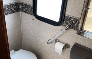 2005 Fleetwood Discovery 39S