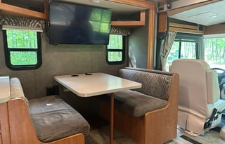 Winnebago-Superior Ride-Deluxe Living-Family Fun