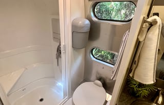 2021 Airstream Flying Cloud 23' RB Bunk