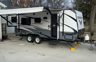 2018 Starcraft Launch Outfitter 7 19BHS