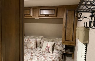 Donna's Cozy Retreat     -     2018 Zinger 30BQ