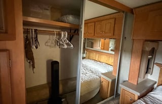 2004 Mandalay Luxury Division Mandalay Class A 43A