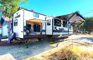 2022 CrossRoads Zinger 333D Travel Trailer