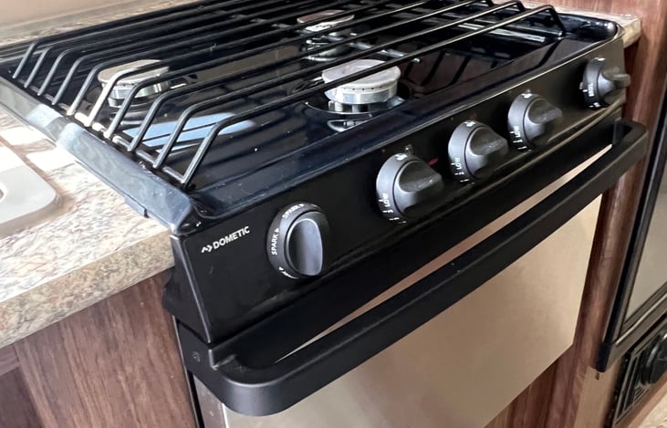 3 stove burner and oven