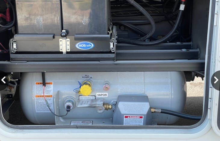 RV - lithium batteries + propane tank