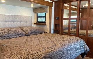 Clean and Comfortable 39’ Heartland Bighorn 3575EL