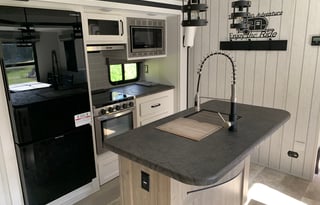 "Anzola" Private Bedroom -  Huge Living /Kitchen