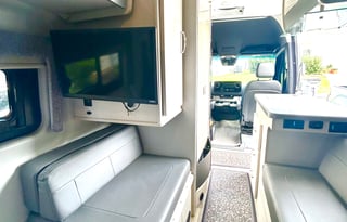 Vanaconda-2023 Thor Sanctuary 19P-Luxury Adventure