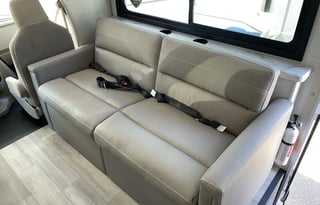 ZWS Luxury Rentals Brand New 2026 Thor Geneva 28VT