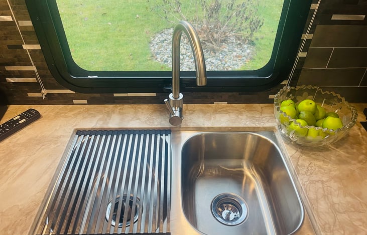 Stainless Steel Sinks & Faucets