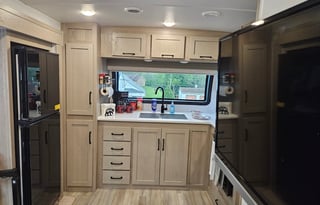 Bear Hug Retreat - Your comfy home away from home!