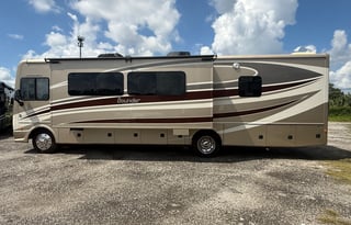 Chief Carl's Caravan- 2016 Fleetwood Bounder 35K