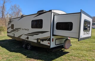 Outback Ultra Lite | Awesome toy hauler w/ bunks