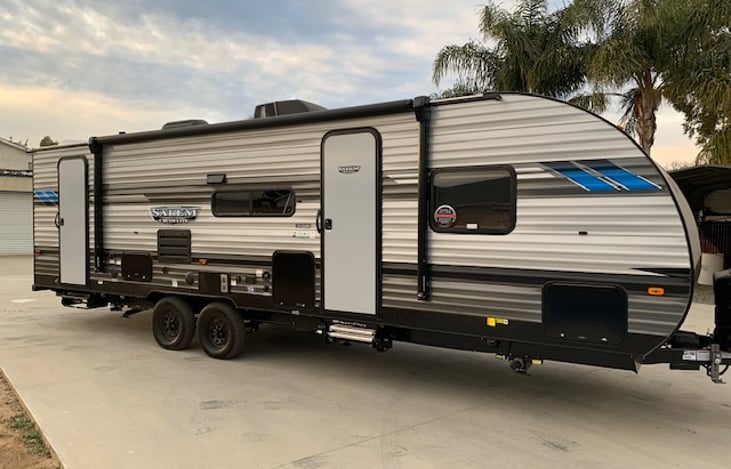 Easy to tow.  Very spacious.