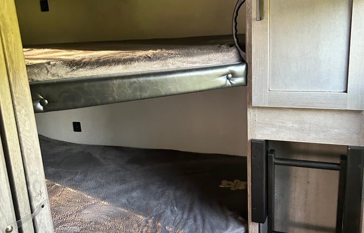 Top bunk rated 150lbs