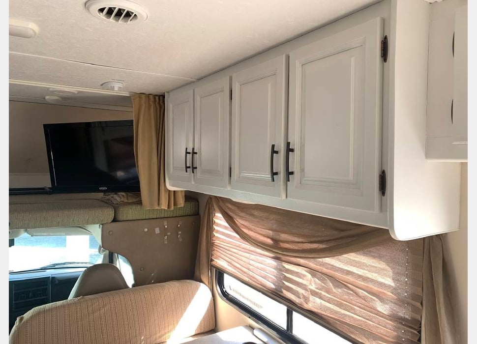 Class C Motor Home rentals in Middleburg