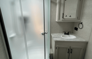 Large Bunkhouse w/King Bed & Outdoor Kitchen