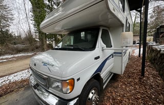 Newly Renovated RV - Minnie - Adventure Machine