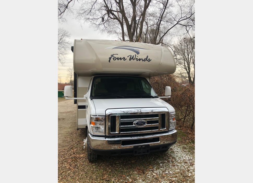 Class C Motor Home rentals in Macomb