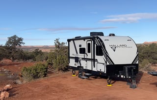 21' Off Grid Camper - Sleeps 5 (midsize towable)
