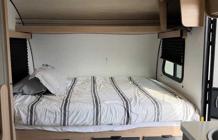 A plush, dedicated queen bed up front ensures a restful night’s sleep after a long day of exploring. Complete with overhead storage and cozy ambient lighting!