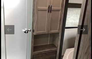 2021 ALPHA WOLF Spacious Living Room