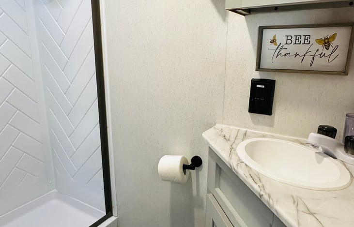 Full bathroom with shower. We supply shampoo, conditioner and body wash